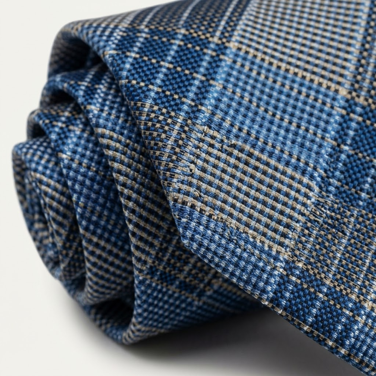 Alexander silk tie knot
