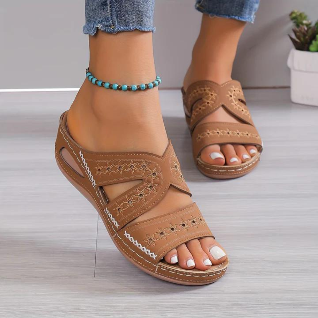 Aveline sandals in Brown