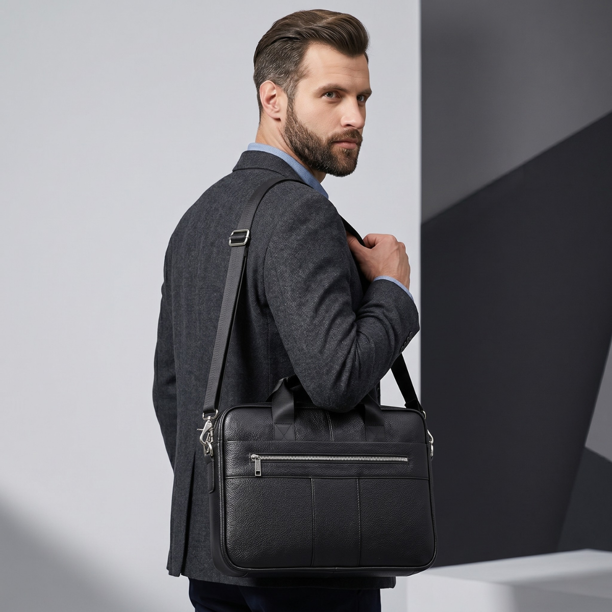 Hargrave shoulder bag in Black
