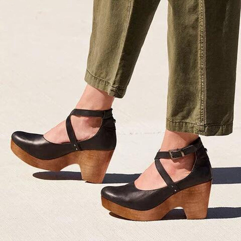 Eleanora platform wedge heels in Black