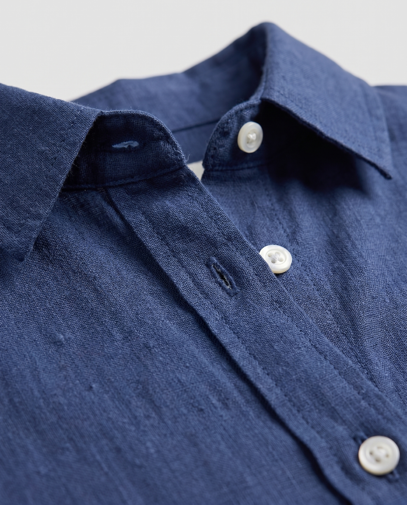 Marlowe Linen Shirt Blue - Close-Up Detail