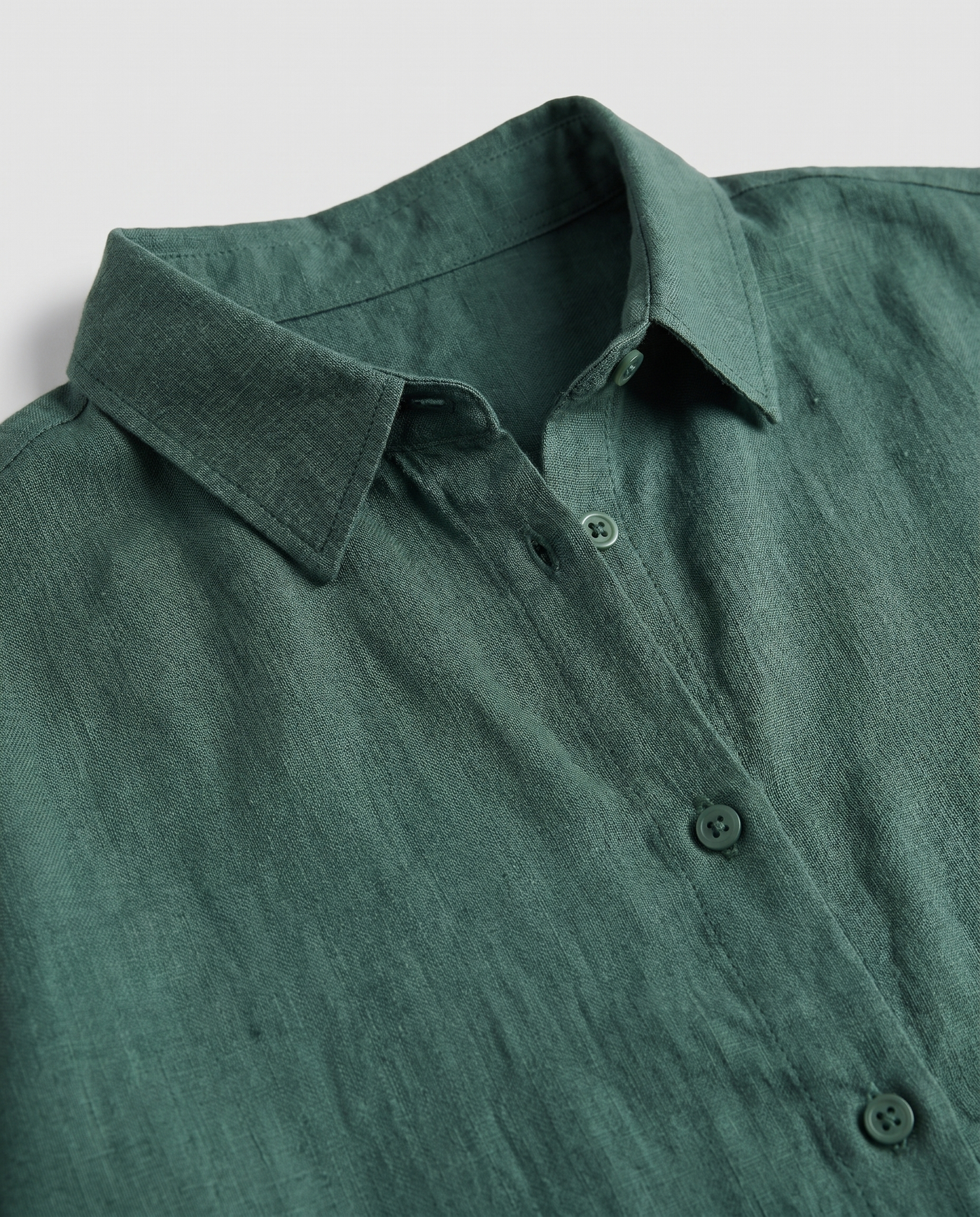 Marlowe Linen Shirt Green - Close-Up Detail