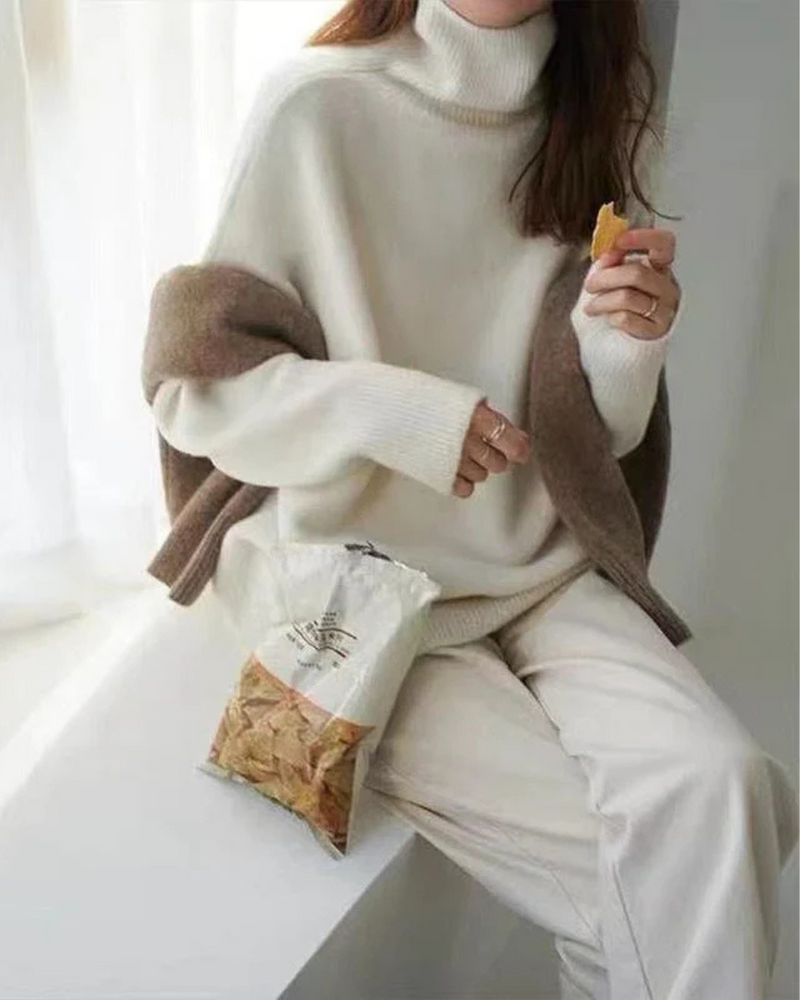 Hesper oversized turtleneck jumper in White