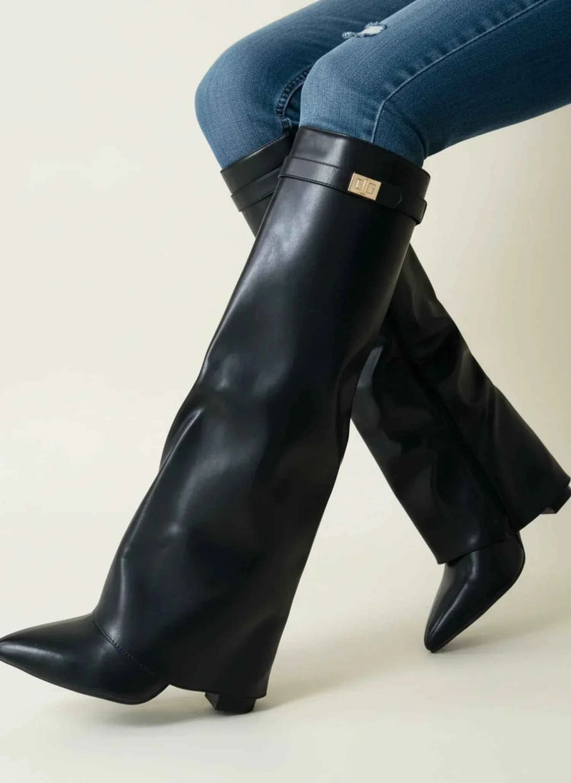 Briony boots in Black